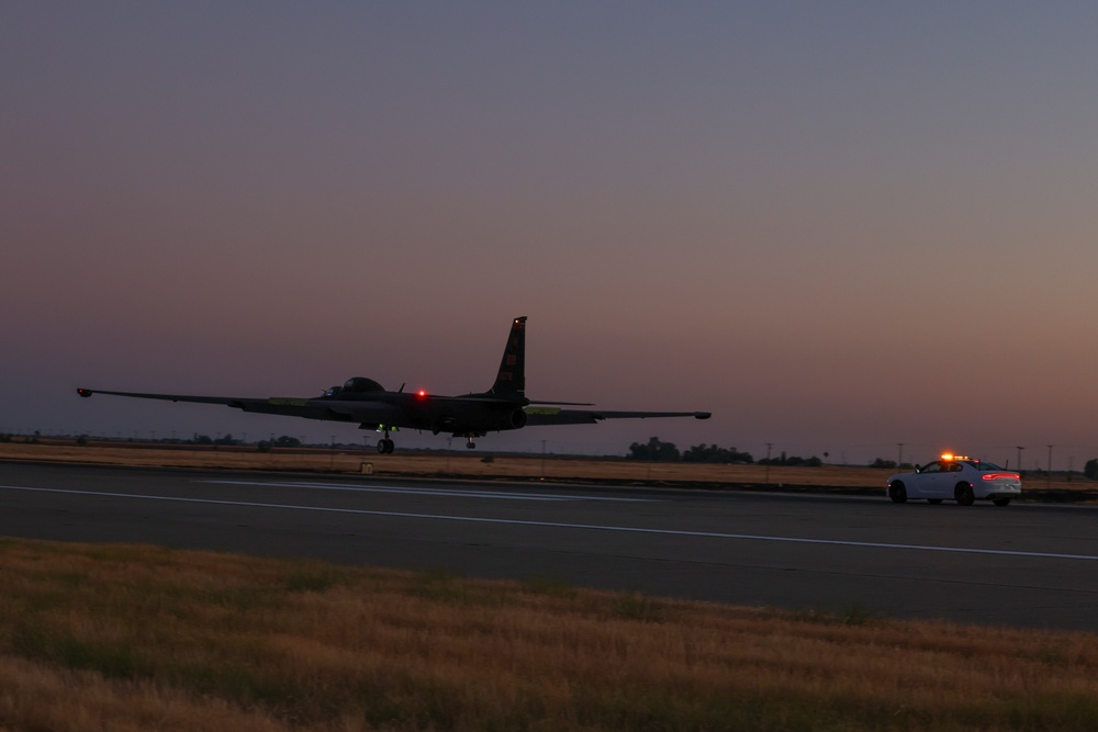 TU-2S Dragon Lady flies at dusk