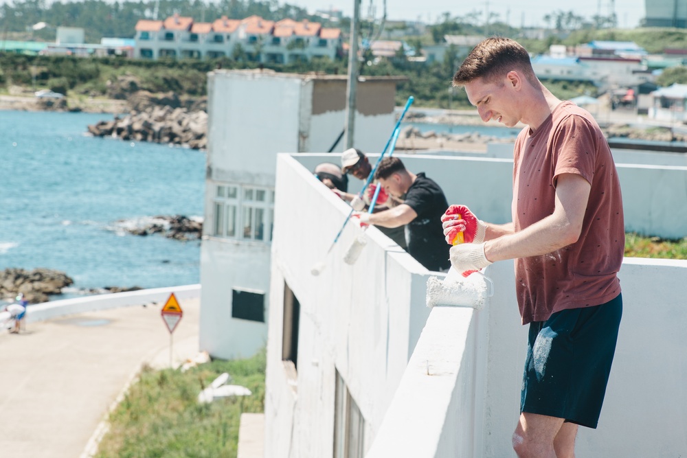 Be Somebody’s Hero: 15th MEU Marines, Sailors Volunteer at Damupo Village community relations event