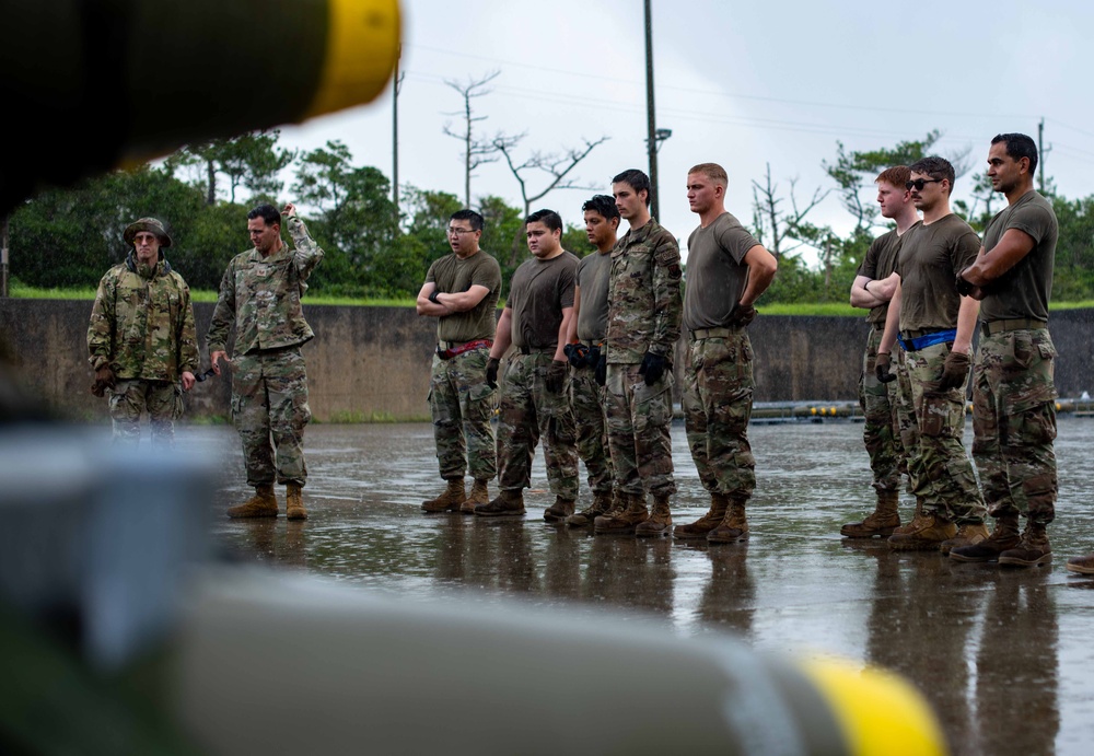 18th MUNS trains Airmen on live munitions