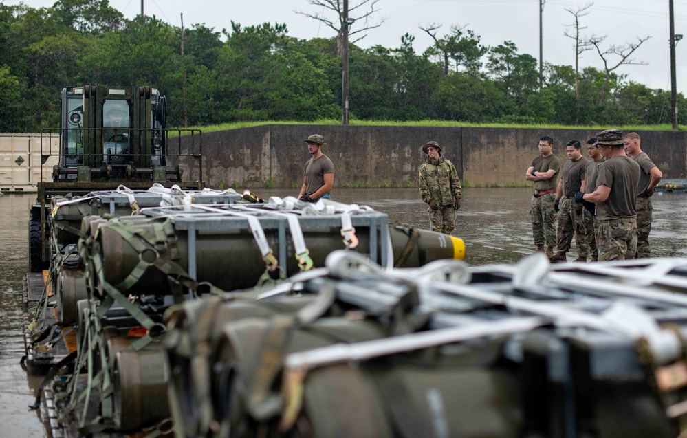 18th MUNS trains Airmen on live munitions