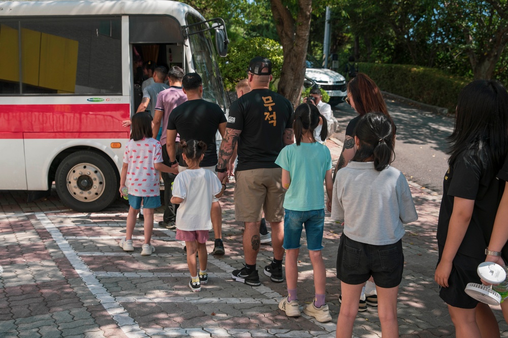 15th MEU, 31st MEU volunteers spend day with children from Sunrin Aeyukwon Children’s Home