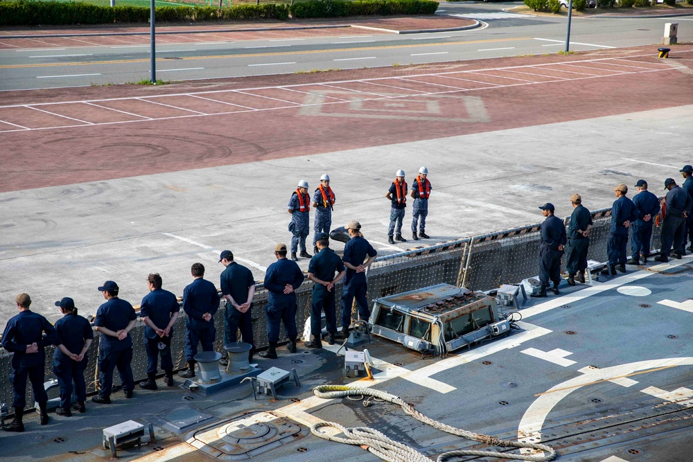 USS Ralph Johnson Departs Busan