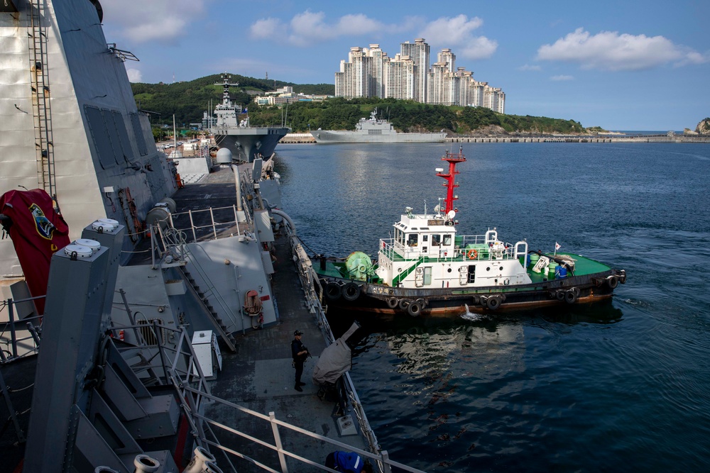 USS Ralph Johnson Departs Busan