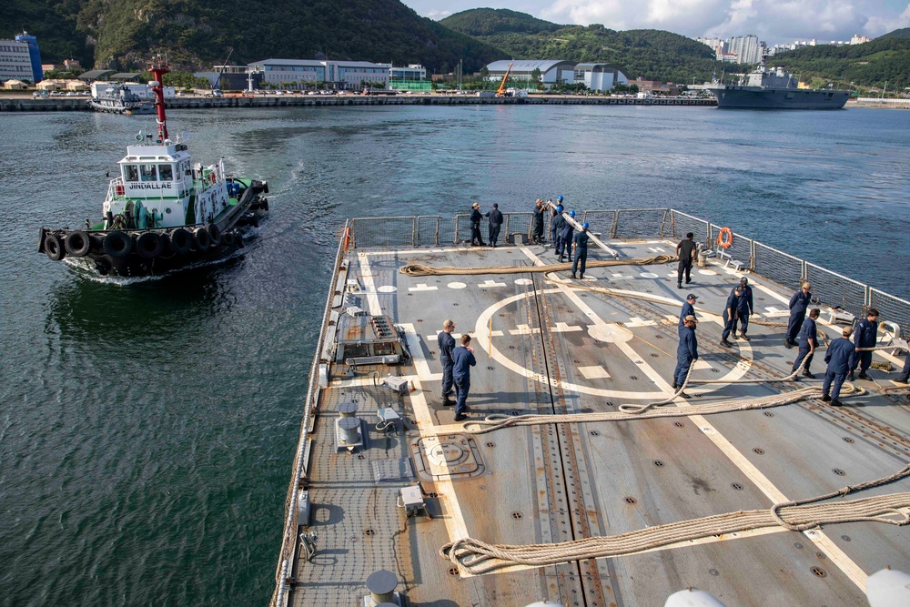 USS Ralph Johnson Departs Busan