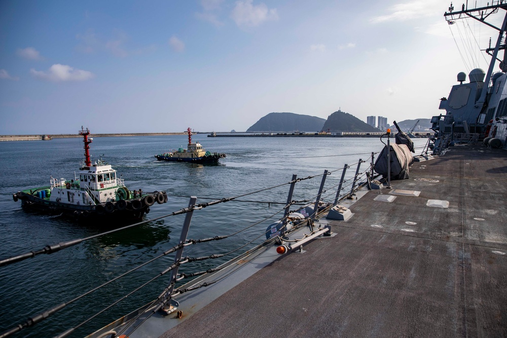 USS Ralph Johnson Departs Busan