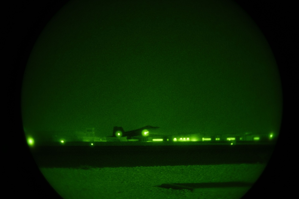 F-22 Nighttime arrival to CENTCOM AOR