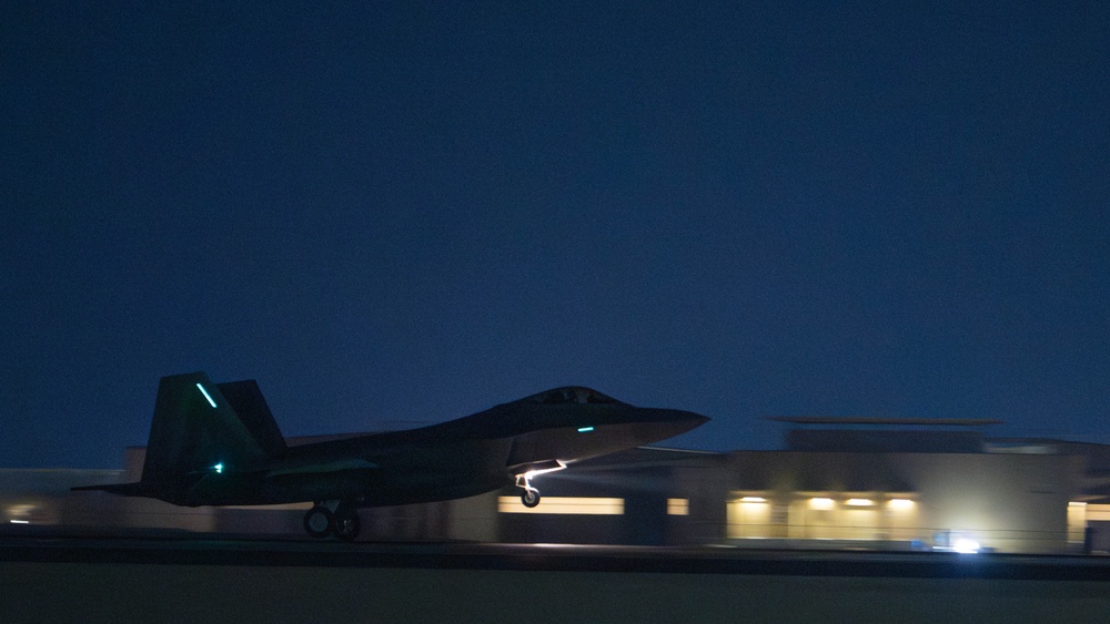 F-22 Nighttime arrival to CENTCOM AOR
