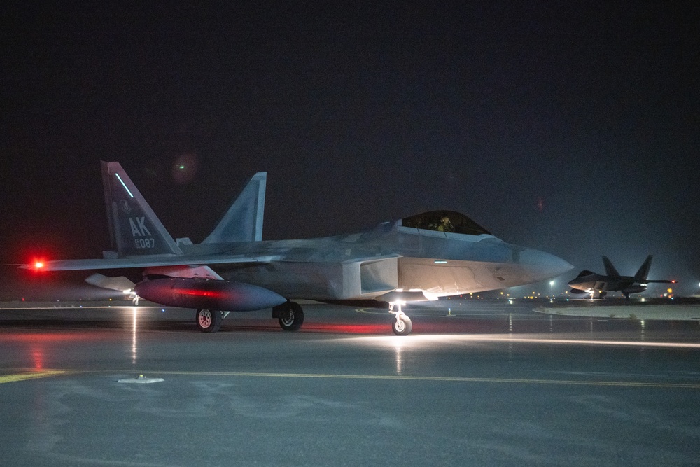 Additional F-22s arrive in U.S. Central Command area to deter aggression