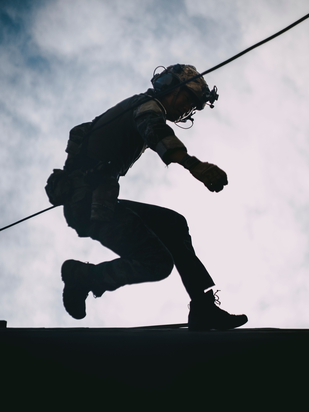 ROK, 15th MEU Recon Marines Conduct Mountain Rescue Training