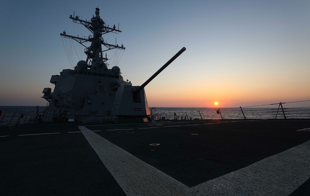 DVIDS - Images - USS Dewey (DDG 105) Steams in the Philippine Sea