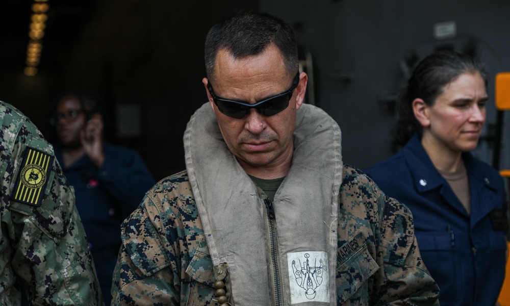 24th MEU (SOC) Leadership Visits the USS Oak Hill (LSD 51)