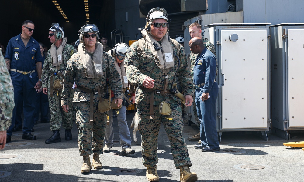 24th MEU (SOC) Leadership Visits the USS Oak Hill (LSD 51)