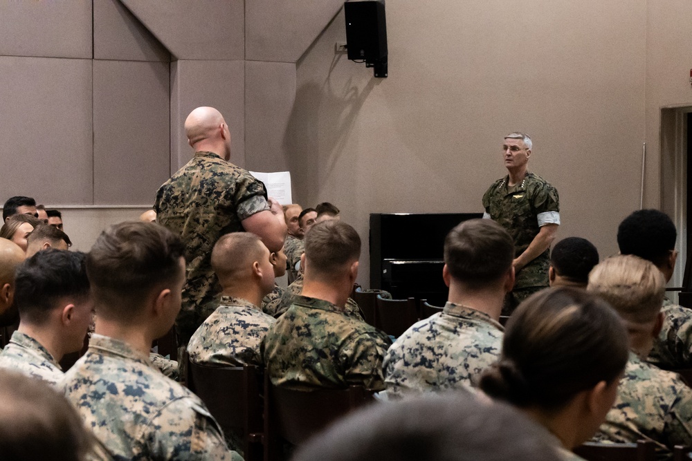 37th Assistant Commandant of the Marine Corps visits TF 61/2