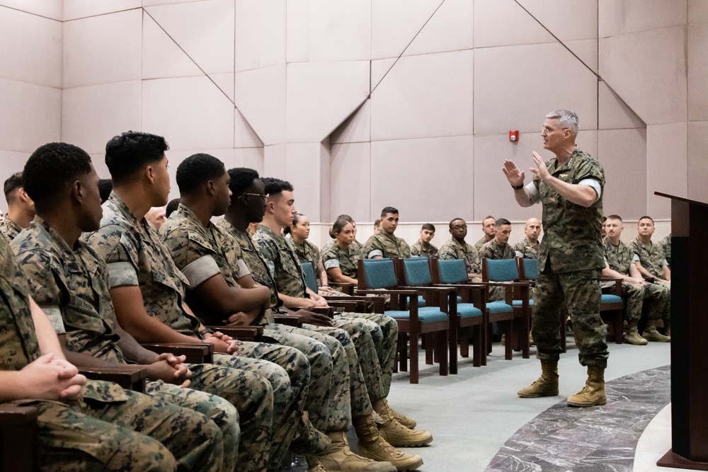 37th Assistant Commandant of the Marine Corps visits TF 61/2