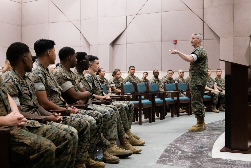 37th Assistant Commandant of the Marine Corps visits TF 61/2