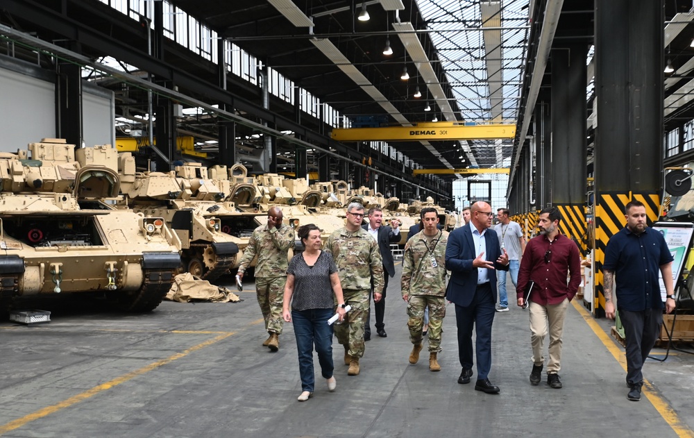 Pettit tours 21st TSC maintenance and logistics worksites
