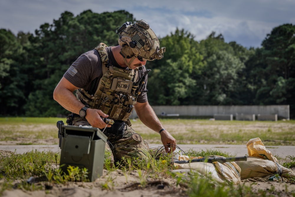 Navy EOD King Crab Competition - IED drill