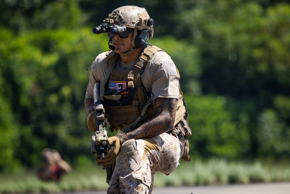 Navy EOD King Crab Competition - Fast Rope