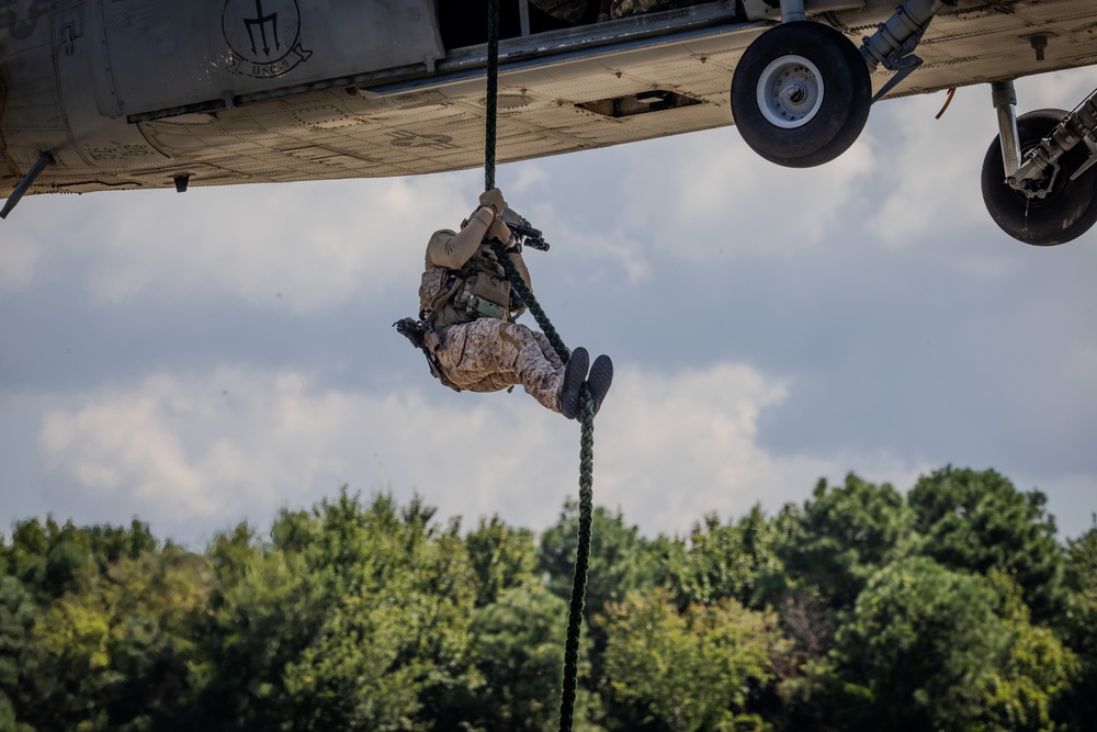 Navy EOD King Crab Competition - Fast Rope