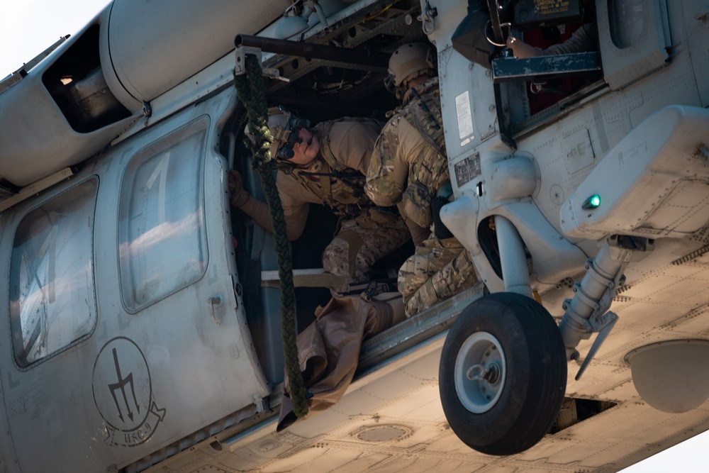 Navy EOD King Crab Competition - Fast Rope