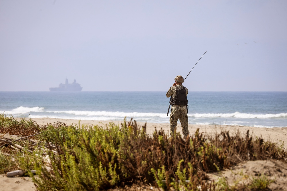 Coming Home: Elements of the 15th MEU Offload USS Somerset