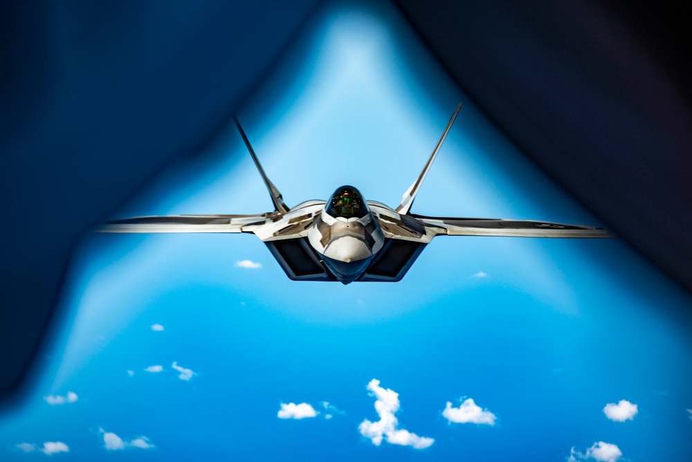 KC-135 Stratotanker refueling F-22 Raptor