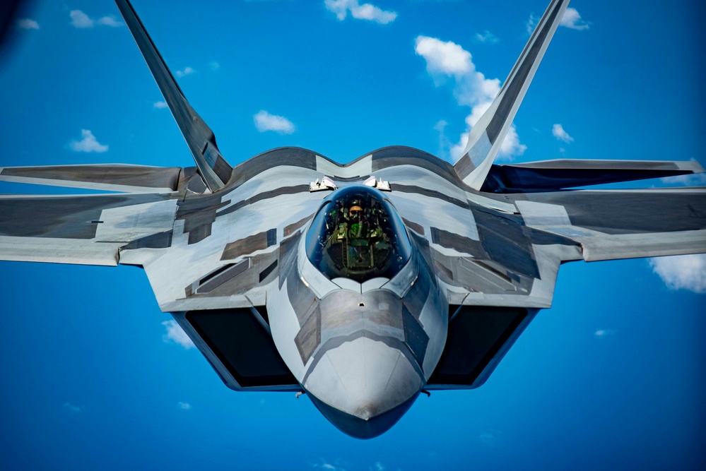 KC-135 Stratotanker refueling F-22 Raptor