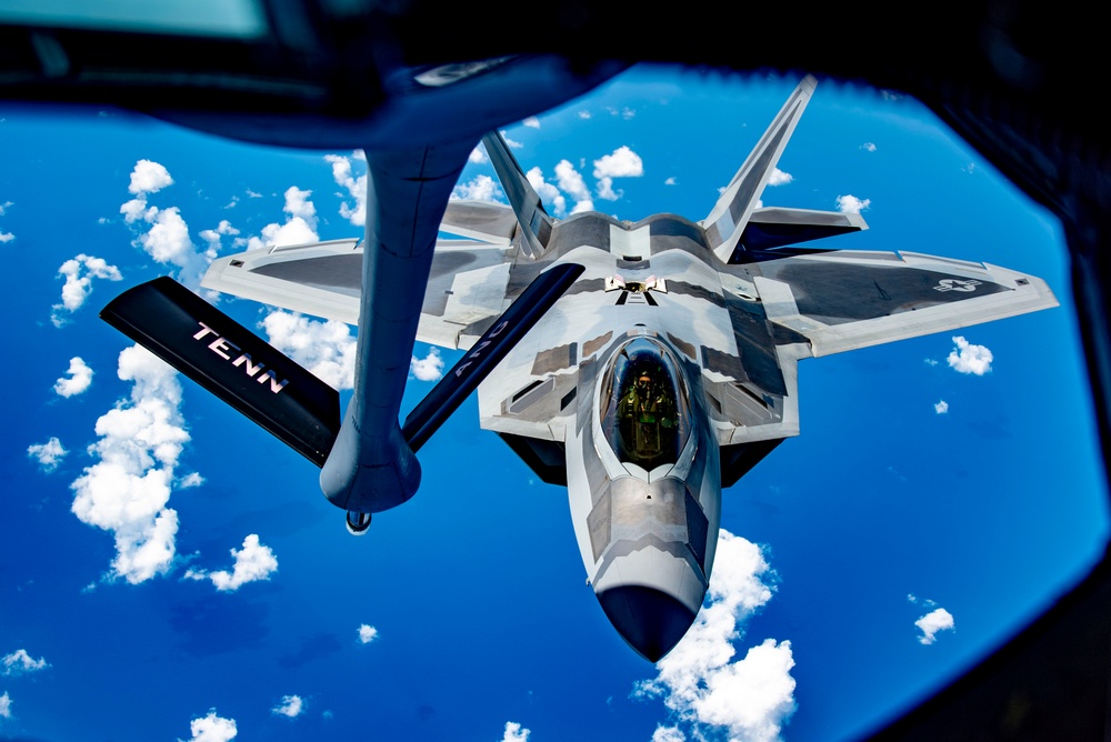 KC-135 Stratotanker refueling F-22 Raptor