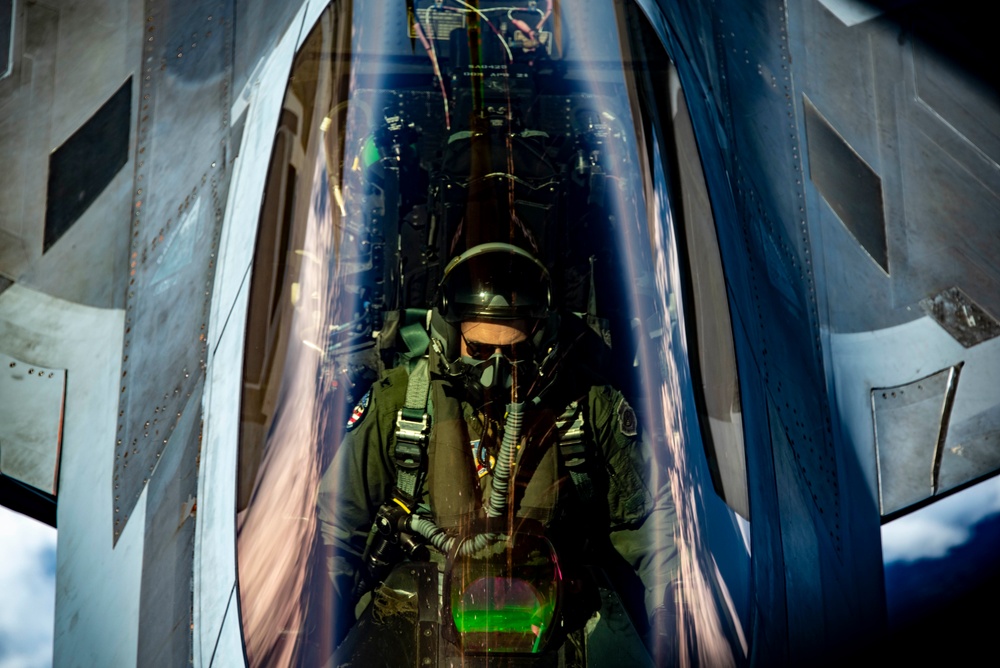 KC-135 Stratotanker refueling F-22 Raptor