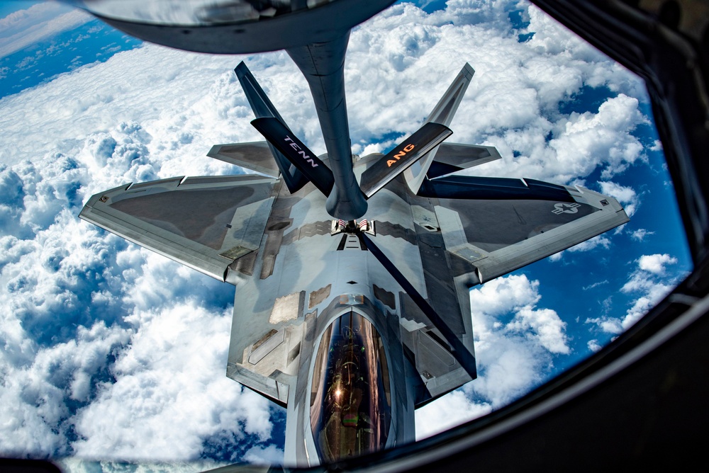 KC-135 Stratotanker refueling F-22 Raptor