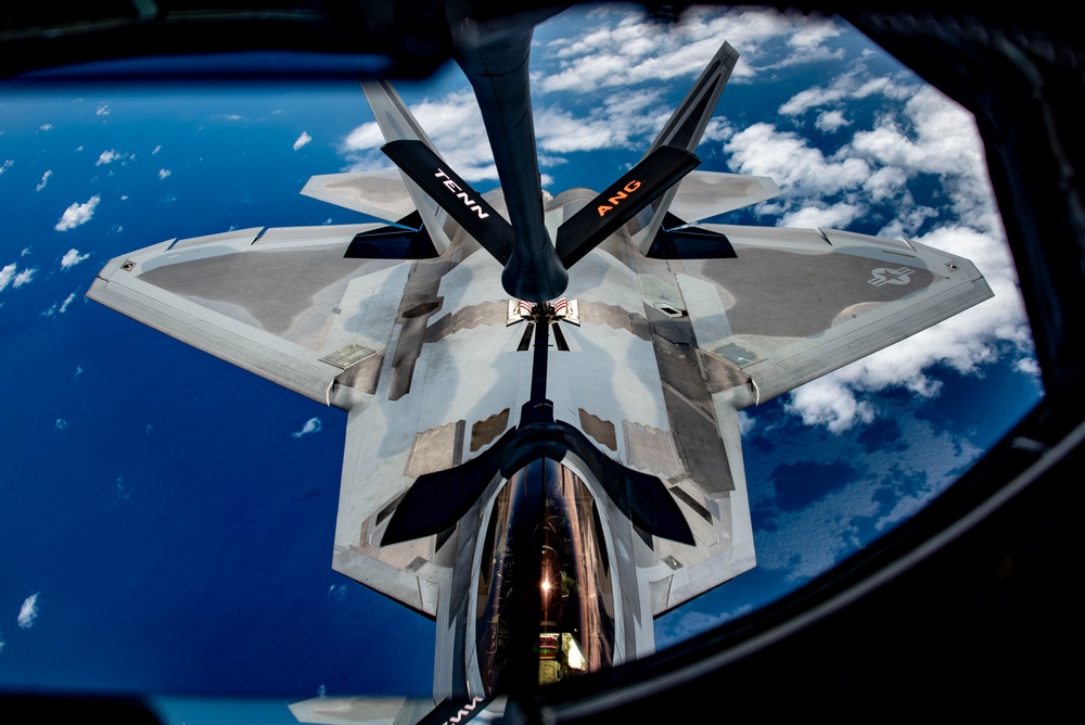 KC-135 Stratotanker refueling F-22 Raptor