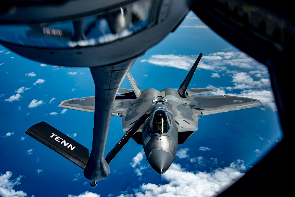 KC-135 Stratotanker refueling F-22 Raptor