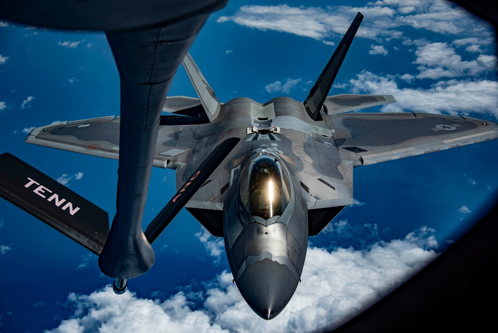 KC-135 Stratotanker refueling F-22 Raptor