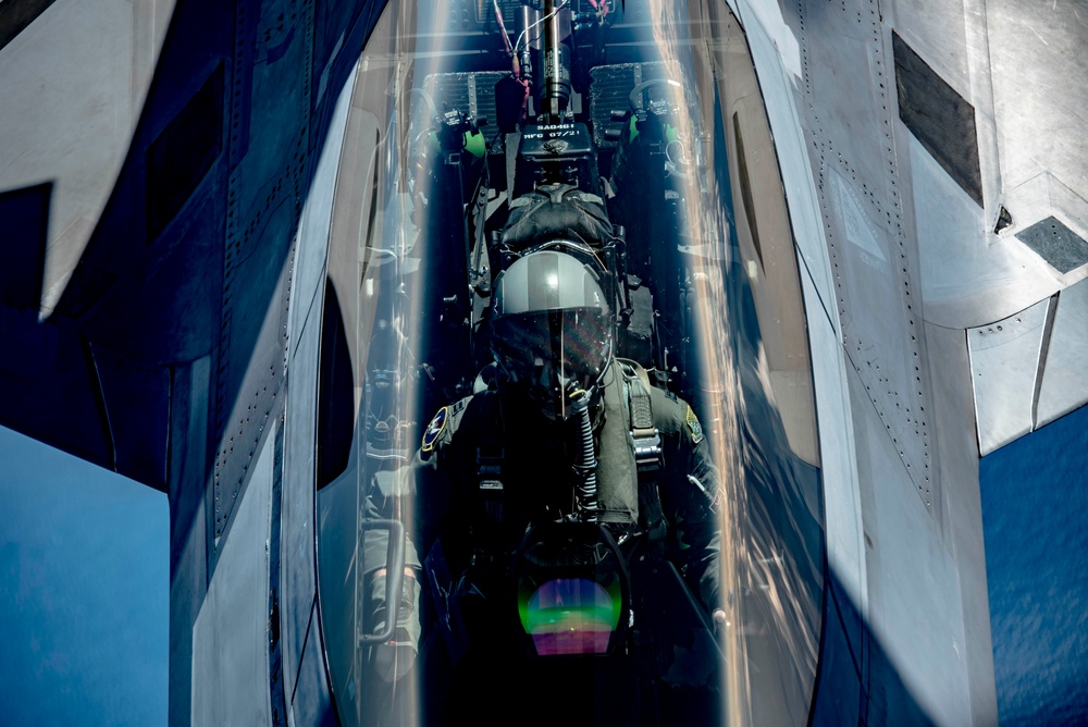 KC-135 Stratotanker refueling F-22 Raptor