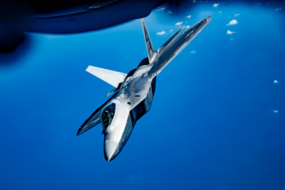 KC-135 Stratotanker refueling F-22 Raptor