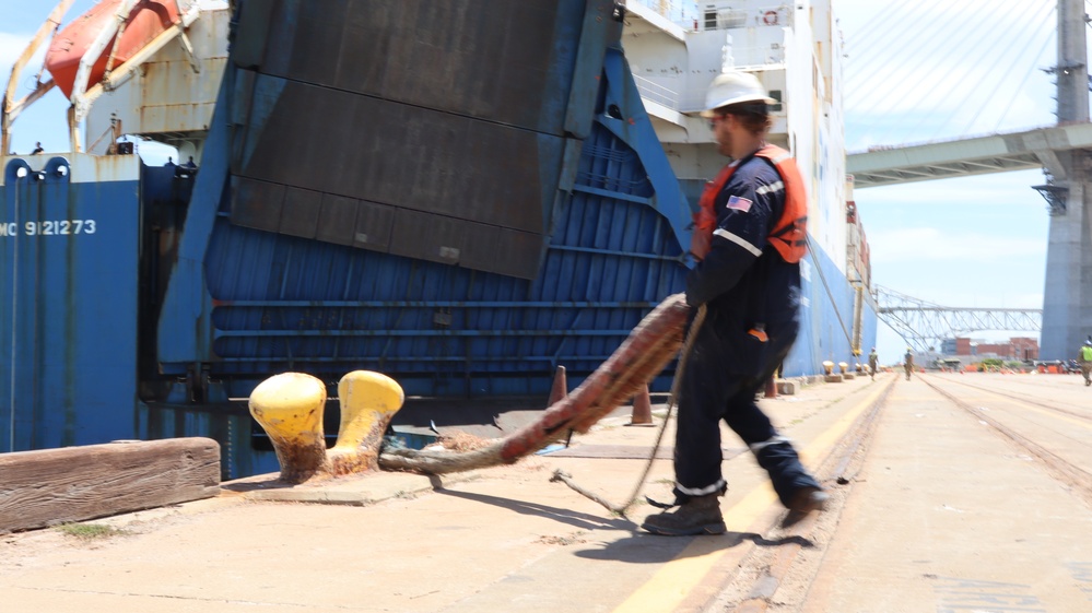 A contractor ties down the vessel during Turbo Distribution 24-4.