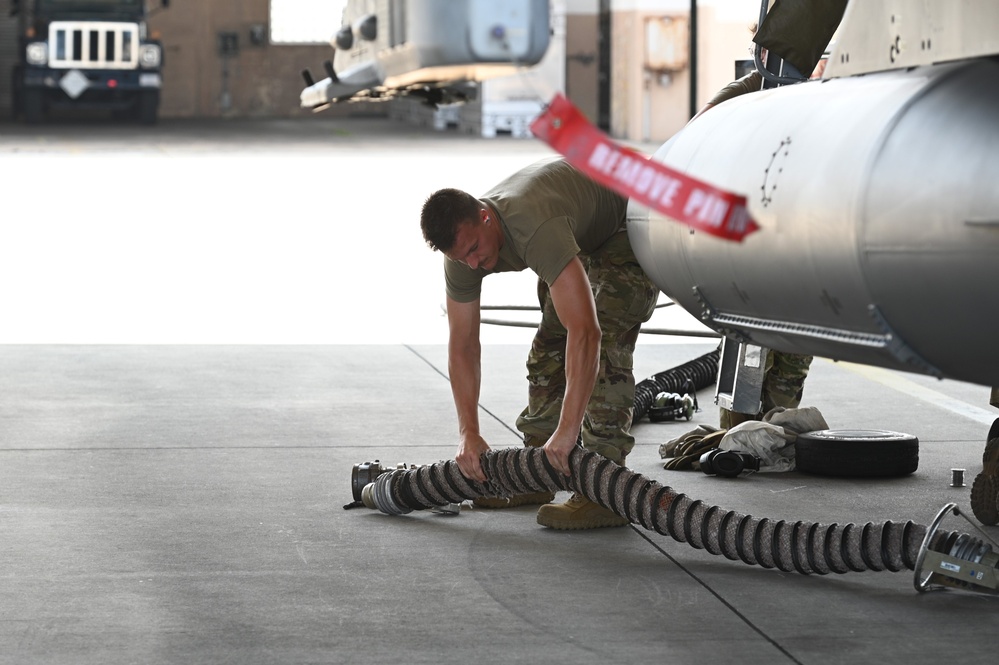 Preparing an F-16 Fighting Falcon for Maintenance