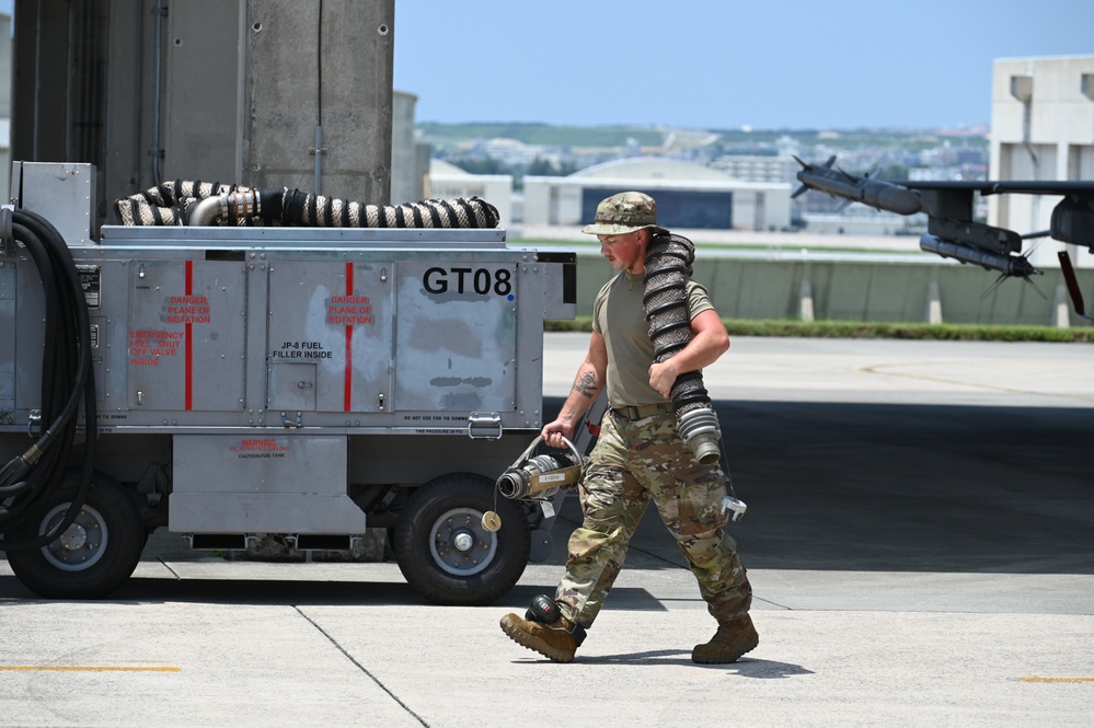 Preparing an F-16 Fighting Falcon for Maintenance