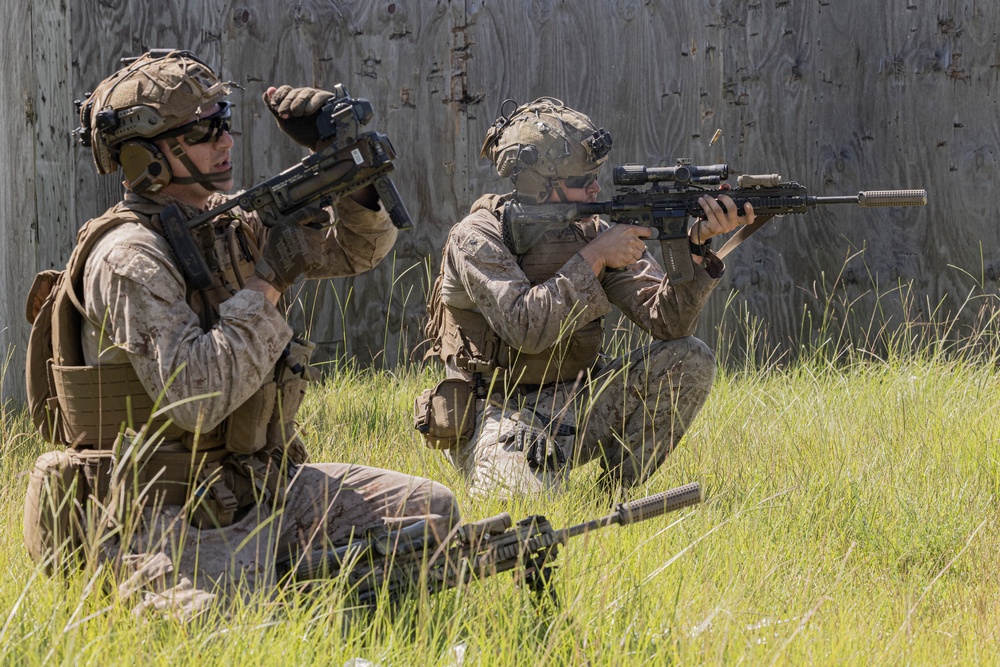 Building Leaders: 1st Battalion, 6th Marine Regiment Tactical Small Unit Leadership Course