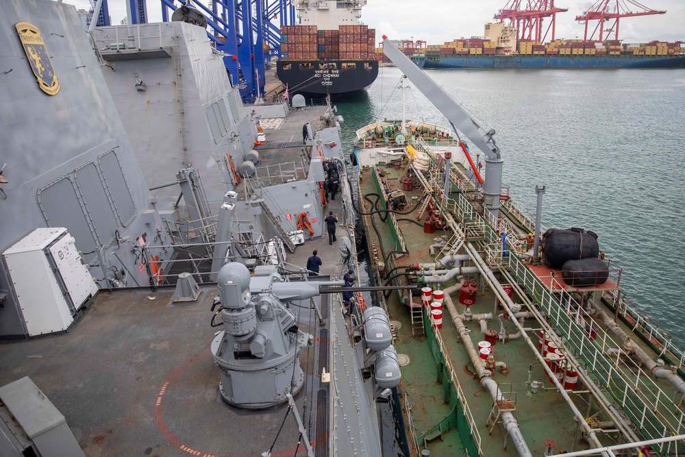 USS Spruance refuels with OCEAN LANKA in Port of Colombo
