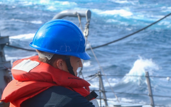 Frank E. Peterson Jr. conducts fueling-at-sea