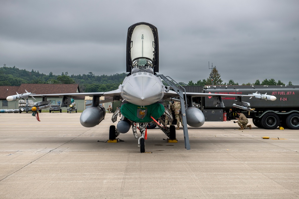 180FW Trains for Future Fight at Northern Lightning