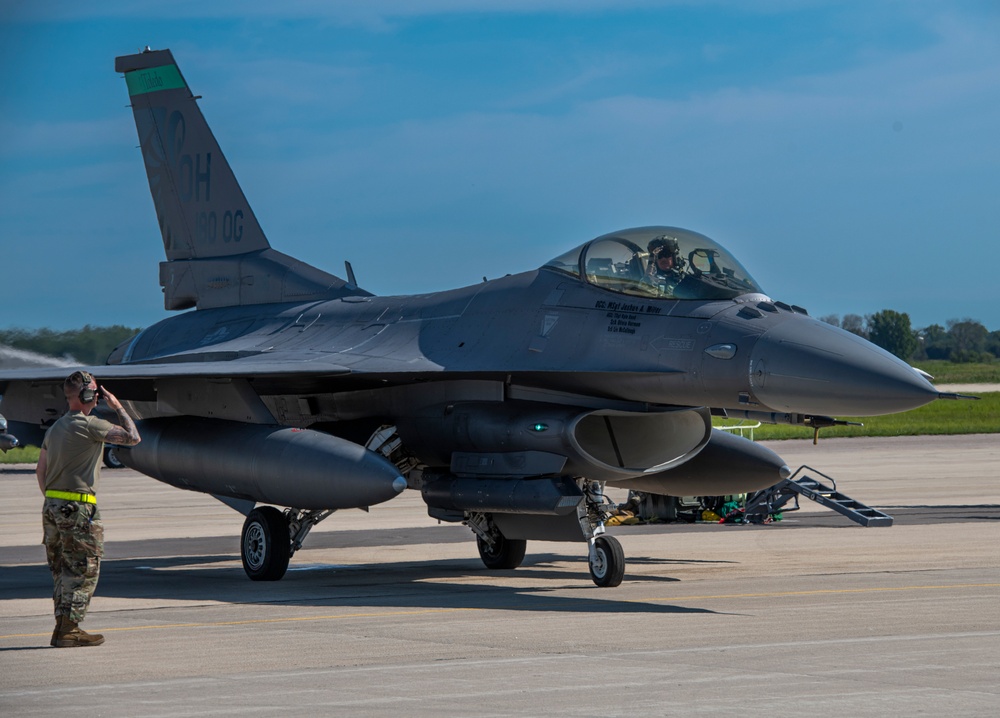 180FW Trains for Future Fight at Northern Lightning