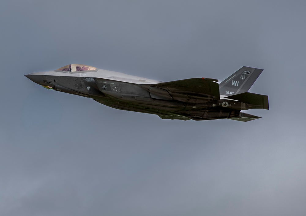 180FW Trains for Future Fight at Northern Lightning