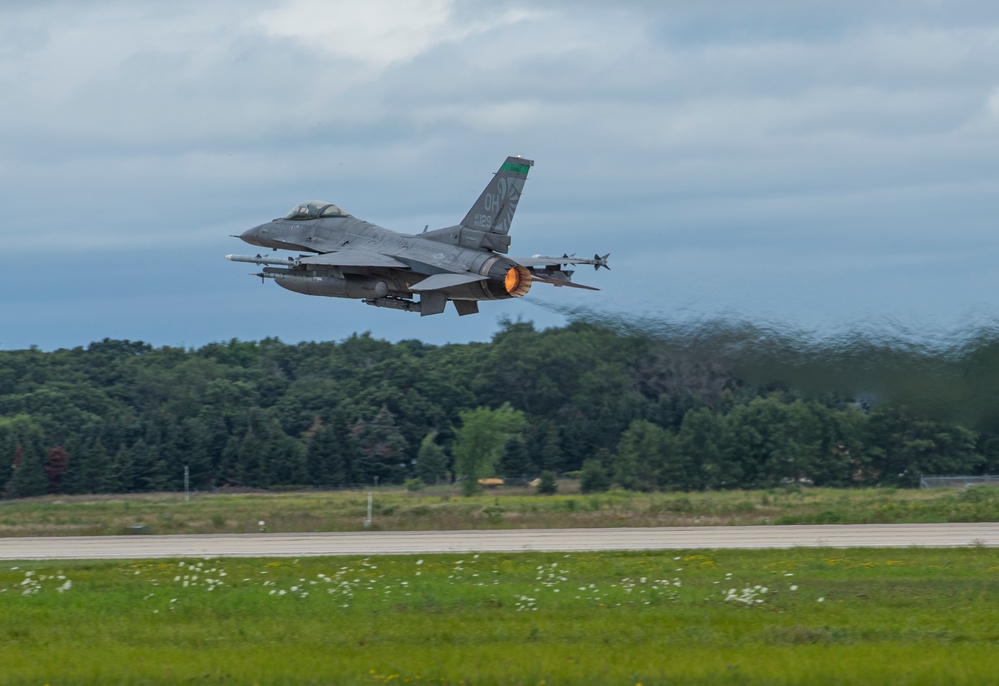 180FW Trains for Future Fight at Northern Lightning