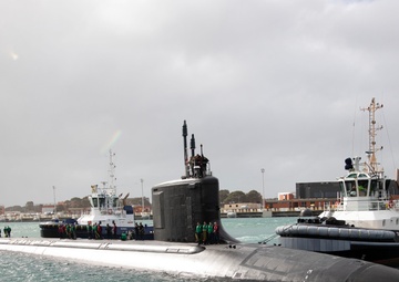 USS Hawaii (SSN 776) joins USS Emory S. Land (AS 39) in First-ever Nuclear-Powered Attack Submarine Maintenance Availability in Australia