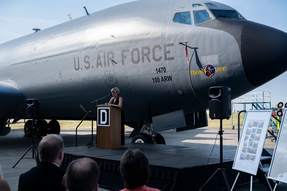 ‘High Life’ nose art steps back in time to echo original 100th BG markings from WWII