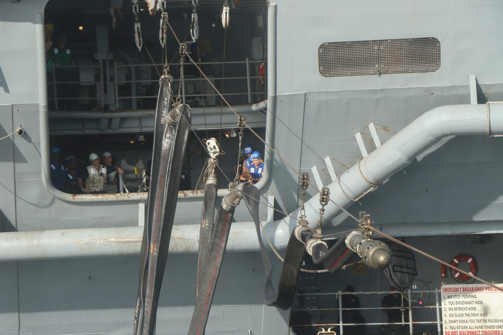 Frank E. Peterson Jr. conducts fueling-at-sea