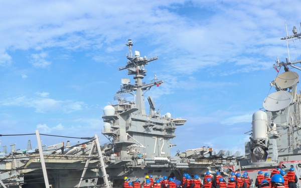 Frank E. Peterson Jr. conducts fueling-at-sea