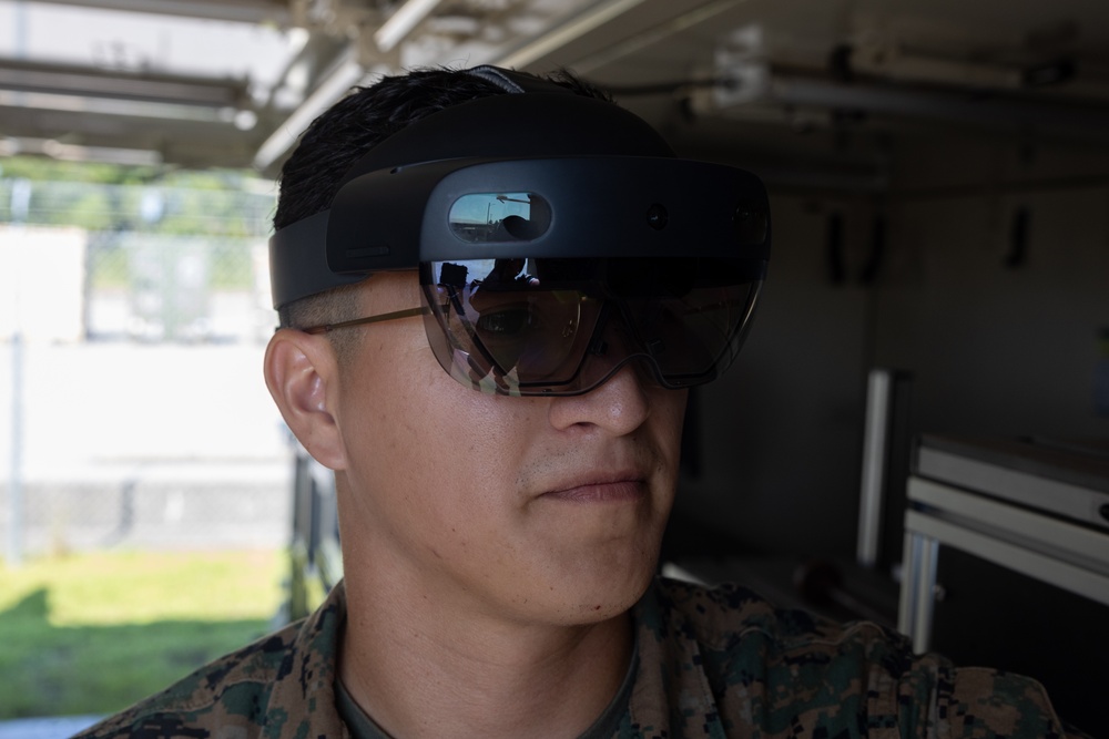 U.S. Marines with MWCS-28 train using augmented reality and virtual reality technology